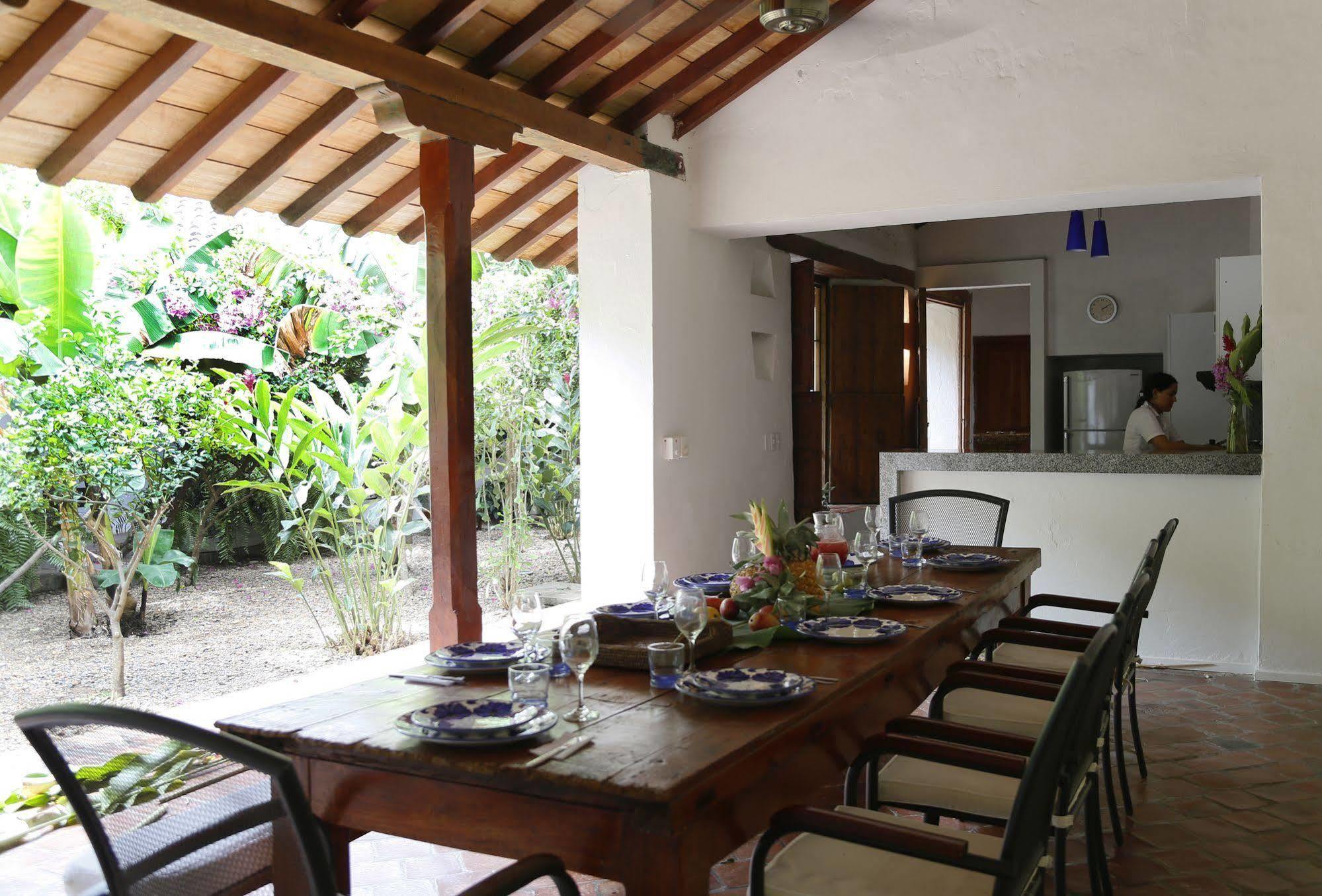 Hotel Portal De La Marquesa Mompos Exterior foto A dining room in Sri Lanka